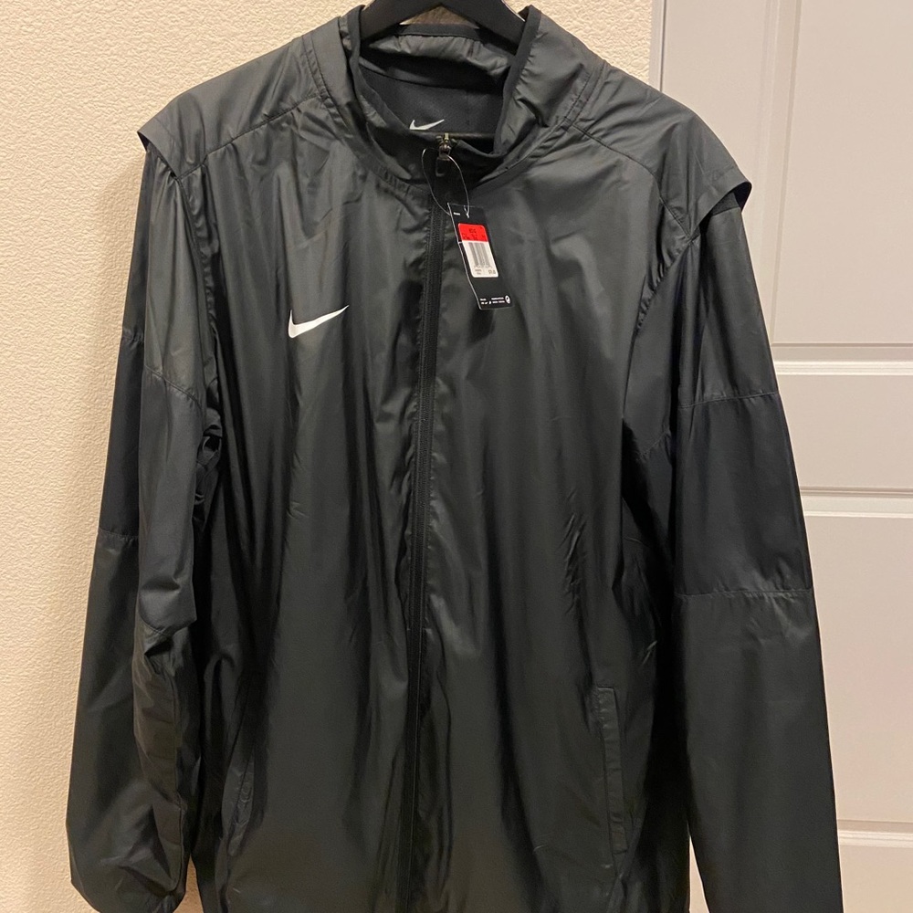 NWT: Men’s Nike Windbreaker Jacket - large